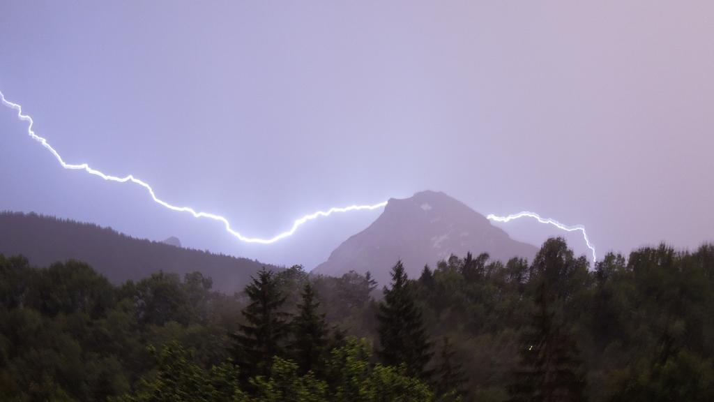 Haus Alpengluehn Apartment Engedey Bagian luar foto